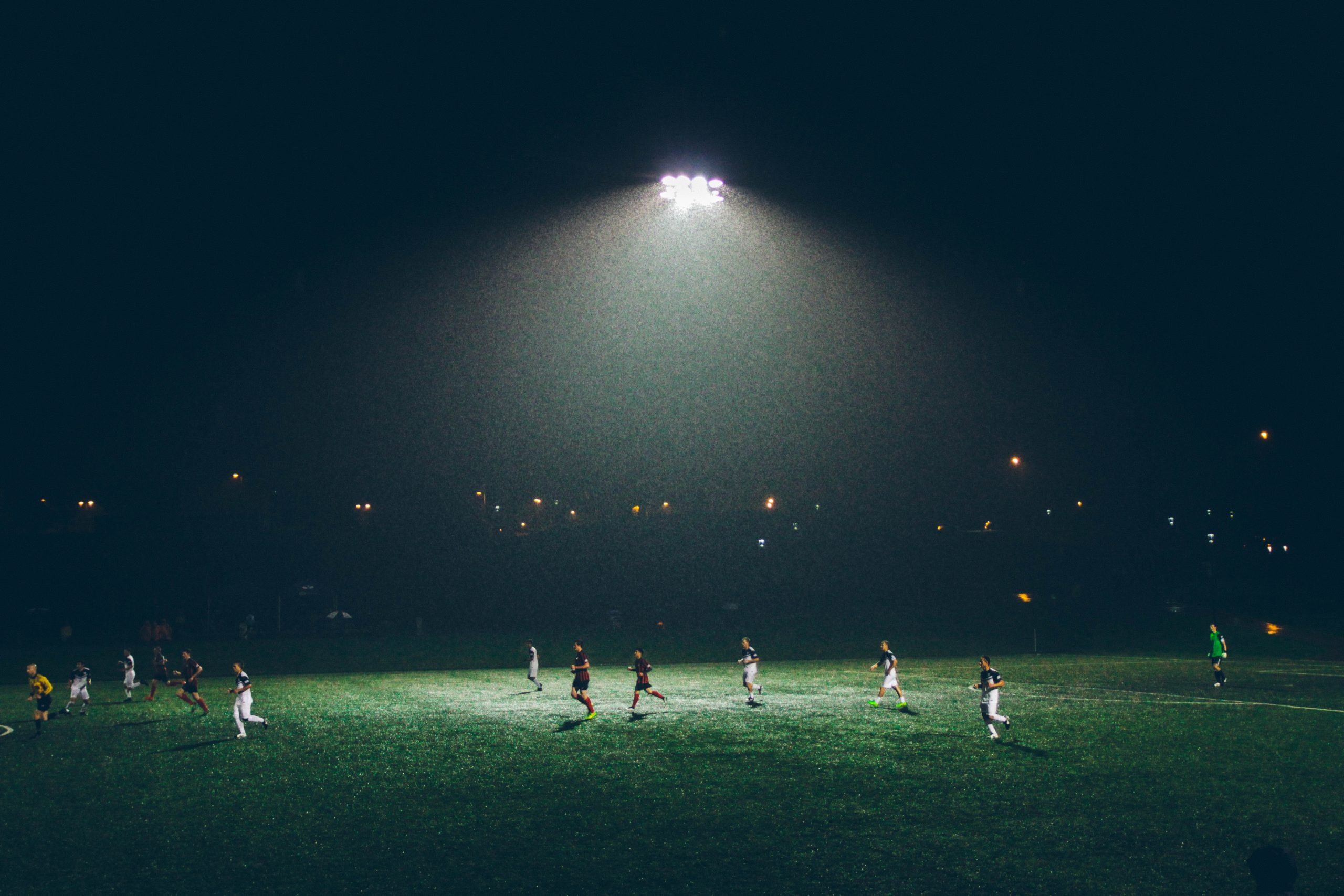 夜のサッカー